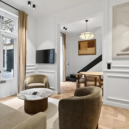 Elegante, Champs-elysees, Opera-monceau, Ac * Paris